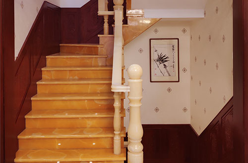 拱墅中式别墅室内汉白玉石楼梯的定制安装装饰效果